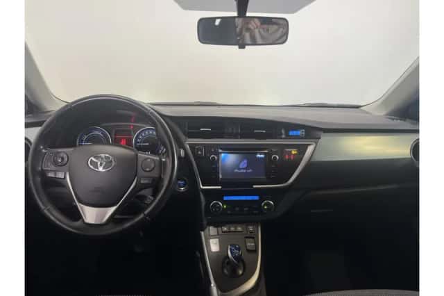 Toyota Auris (2013) thumbnail 2