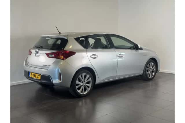 Toyota Auris (2013) thumbnail 3