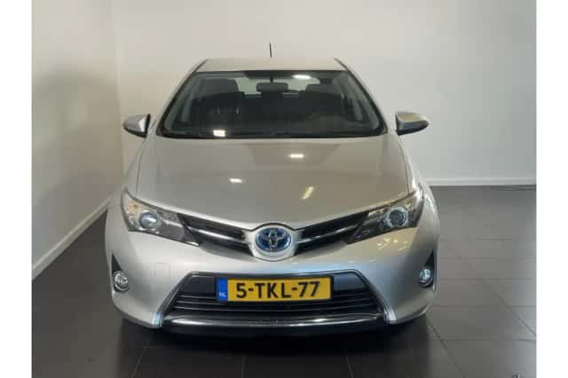 Toyota Auris (2013) thumbnail 4