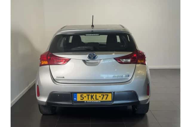 Toyota Auris (2013) thumbnail 5