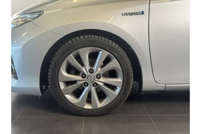 Toyota Auris (2013) thumbnail 6