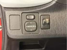 Toyota Yaris (2013) thumbnail 12