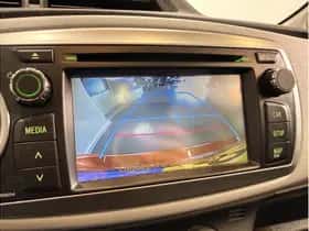 Toyota Yaris (2013) thumbnail 18