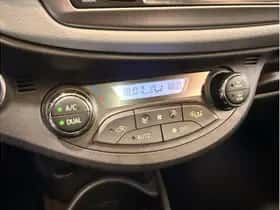 Toyota Yaris (2013) thumbnail 19