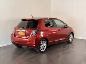 Toyota Yaris (2013) thumbnail 3