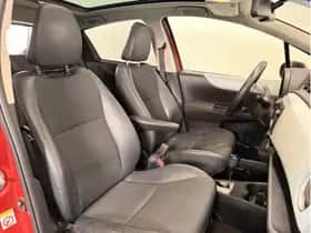 Toyota Yaris (2013) thumbnail 9