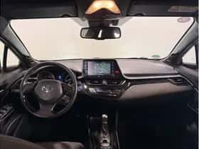 Toyota C-HR (2020) thumbnail 2