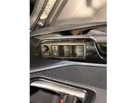 Toyota C-HR (2020) thumbnail 11