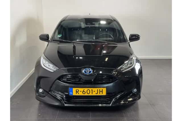 Toyota Yaris (2022) thumbnail 3