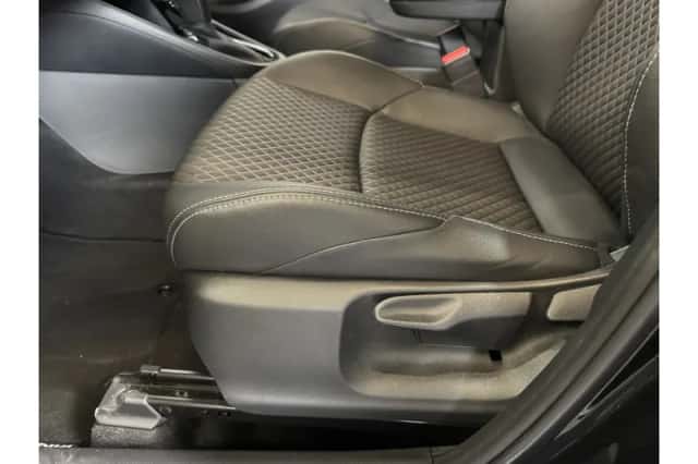 Toyota Yaris (2022) thumbnail 5