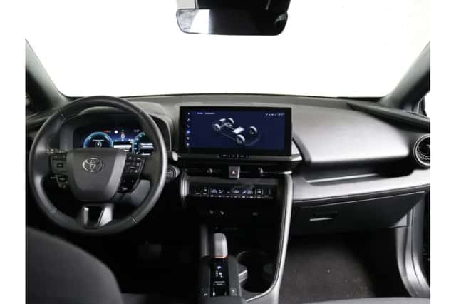 Toyota C-HR (2025) thumbnail 2
