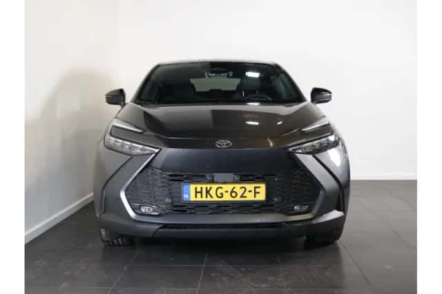 Toyota C-HR (2025) thumbnail 4