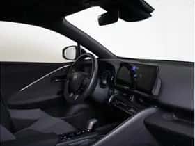 Toyota C-HR (2025) thumbnail 10
