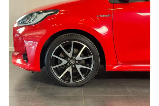 Toyota Yaris (2020) thumbnail 2