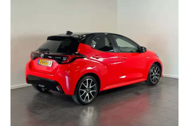 Toyota Yaris (2020) thumbnail 3