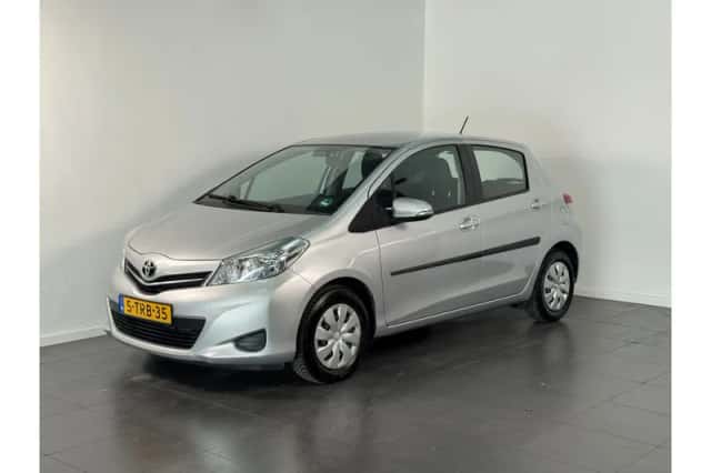 Toyota Yaris (2014) thumbnail 1