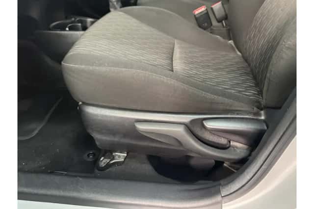 Toyota Yaris (2014) thumbnail 5