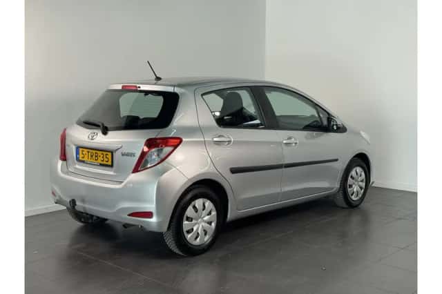 Toyota Yaris (2014) thumbnail 6