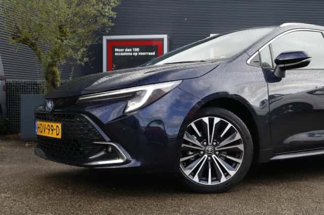 Toyota Corolla (2025) thumbnail 2