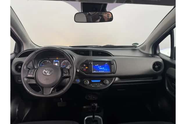 Toyota Yaris (2019) thumbnail 2
