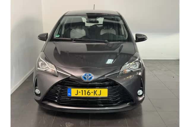 Toyota Yaris (2019) thumbnail 3