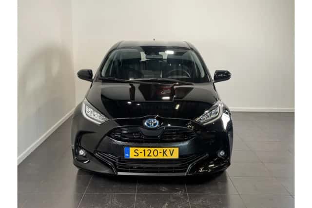 Toyota Yaris (2023) thumbnail 3