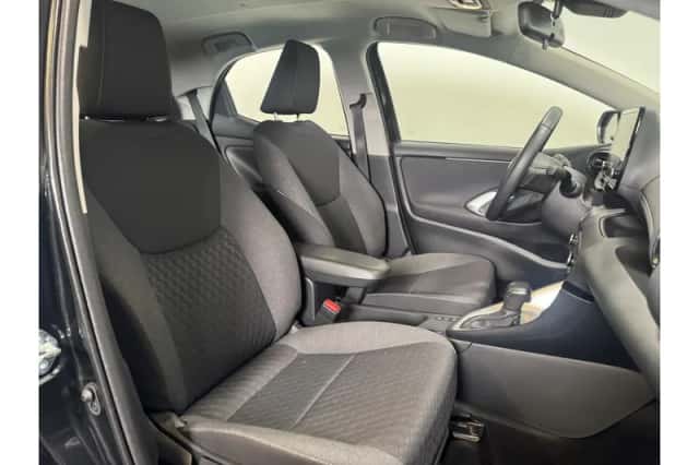 Toyota Yaris (2023) thumbnail 4