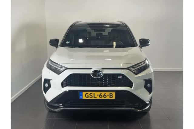 Toyota RAV4 (2024) thumbnail 3