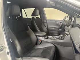 Toyota RAV4 (2024) thumbnail 4
