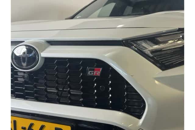 Toyota RAV4 (2024) thumbnail 5
