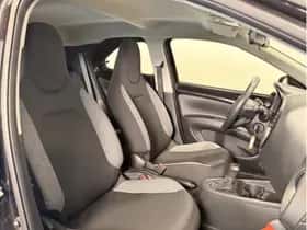 Toyota Aygo X (2022) thumbnail 8