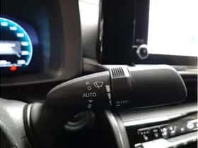Toyota C-HR (2024) thumbnail 16