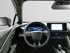 Toyota C-HR (2024) thumbnail 3