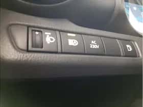 Toyota C-HR (2024) thumbnail 23