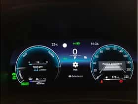 Toyota C-HR (2024) thumbnail 4