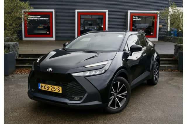 Toyota C-HR (2025) thumbnail 1