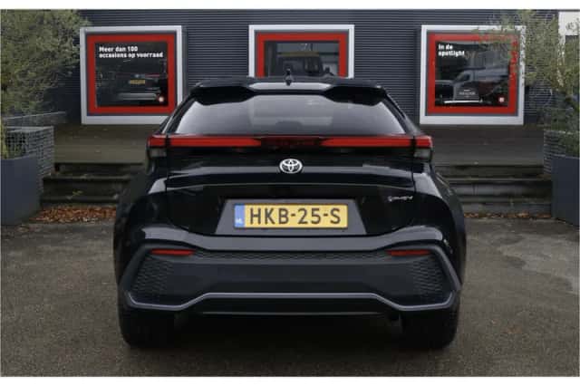 Toyota C-HR (2025) thumbnail 6
