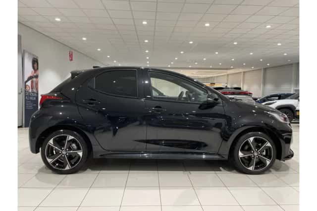 Toyota Yaris (2025) thumbnail 2