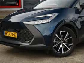 Toyota C-HR (2025) thumbnail 2