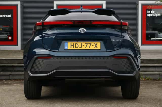 Toyota C-HR (2025) thumbnail 4