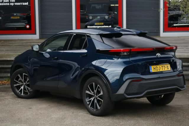 Toyota C-HR (2025) thumbnail 5