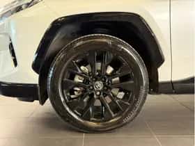Toyota RAV4 (2023) thumbnail 6