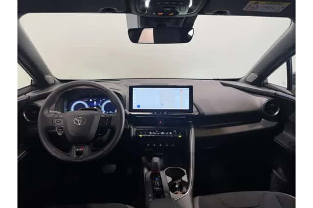 Toyota C-HR (2025) thumbnail 2