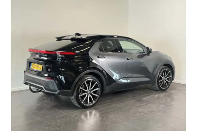 Toyota C-HR (2025) thumbnail 3