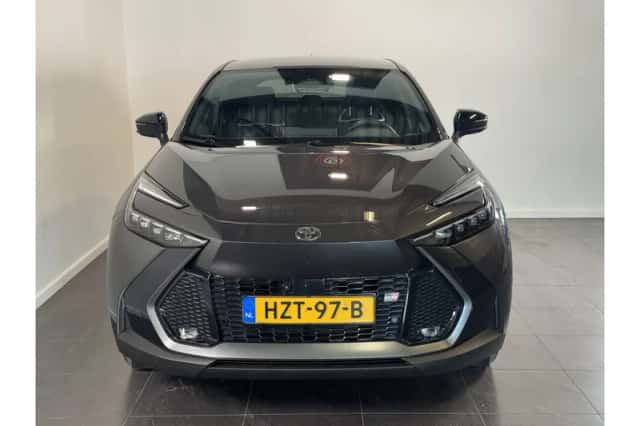 Toyota C-HR (2025) thumbnail 4
