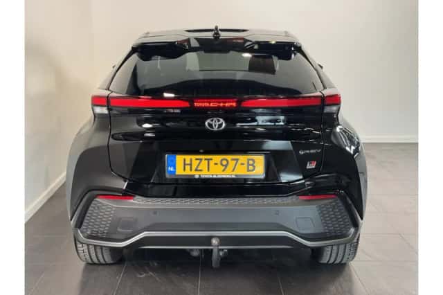 Toyota C-HR (2025) thumbnail 5