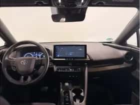 Toyota C-HR (2025) thumbnail 2