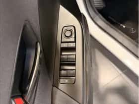 Toyota C-HR (2025) thumbnail 11