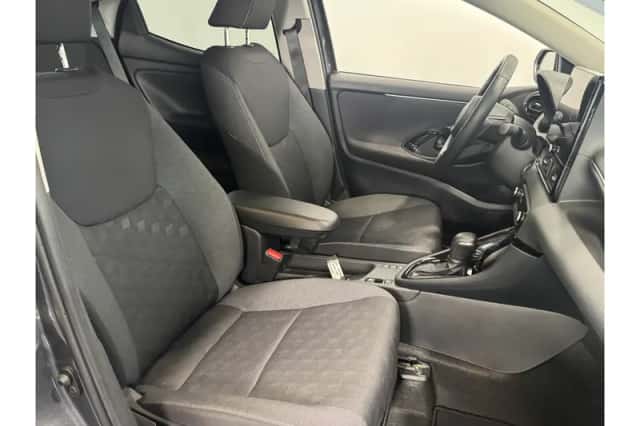 Toyota Yaris (2025) thumbnail 4
