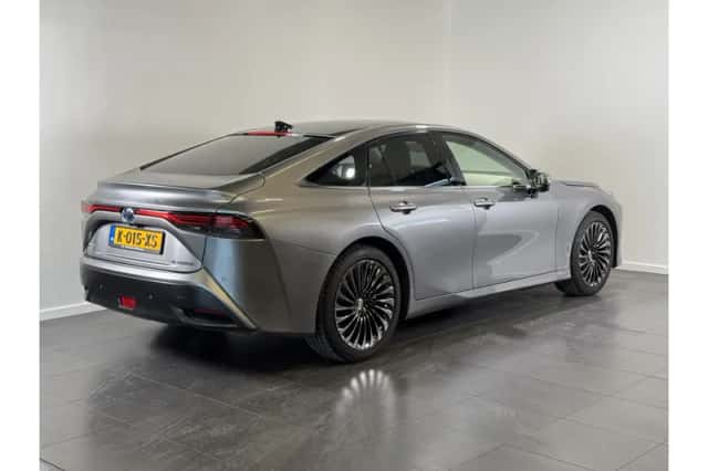 Toyota Mirai (2021) thumbnail 3